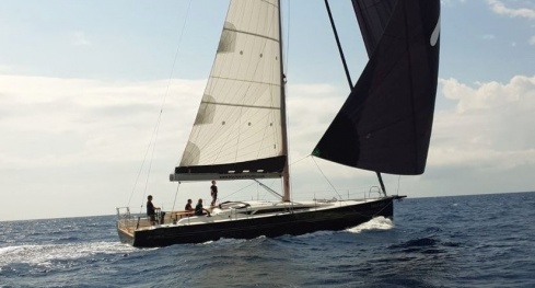 01-more-55-sailing-yacht-black-edition